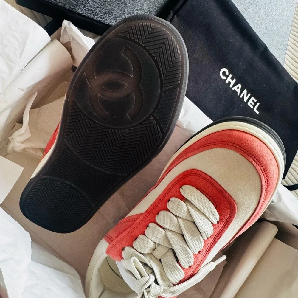 CHANEL elegant sneakers